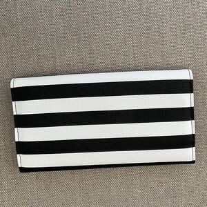 Kut from the Kloth women’s wallet